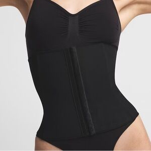 SKIMS Shapewear Waist Trainer in Onyx Size Medium